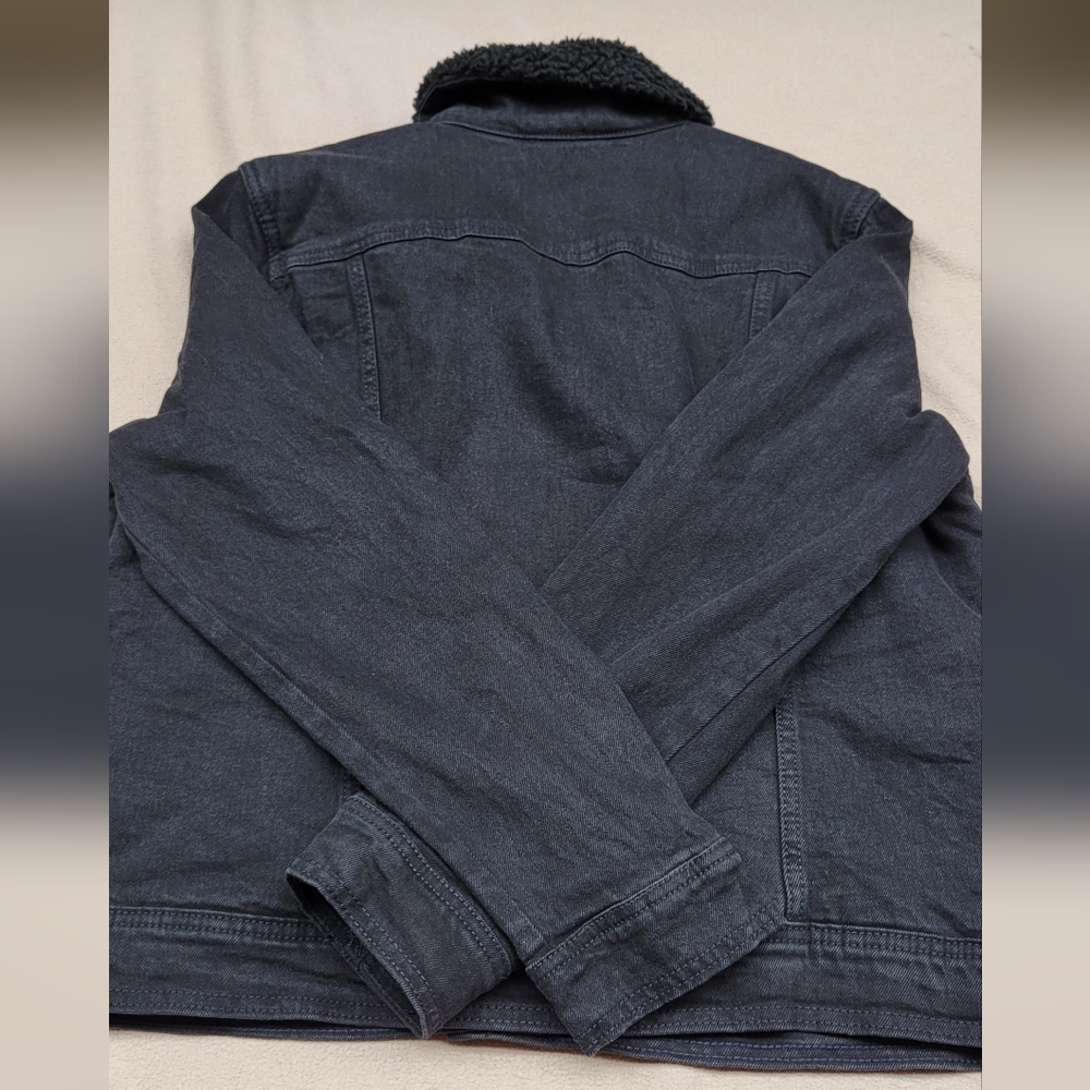 Universal Thread Womenβs Sherpa Lined Denim Jacket Size L Black Faux Fur Collar - Picture 4 of 11